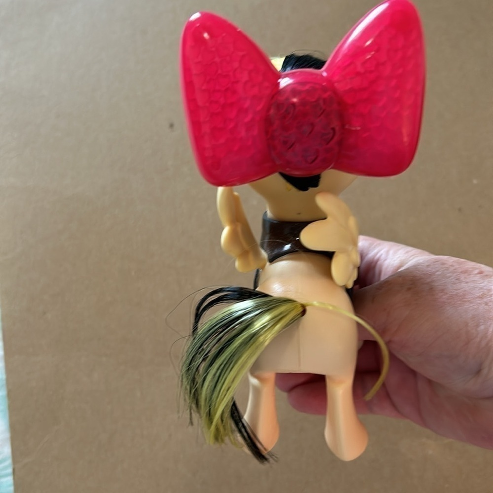 EUC My Little Pony The Movie singing songbird serenade SIA musical toy & outfit - Picture 4 of 9